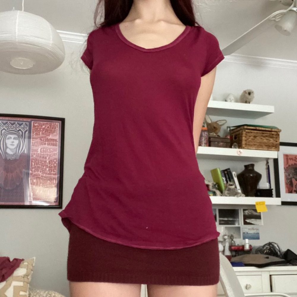 American eagle maroon / burgundy soft v neck sz S